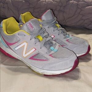 New Balance Gray and Pink Sneakers with Vibrant Accents sz 6.5